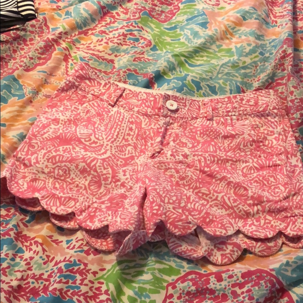 Lilly pursuer print shorts with scallop detail